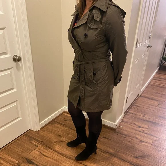 Gorgeous olive Burberry Trench coat